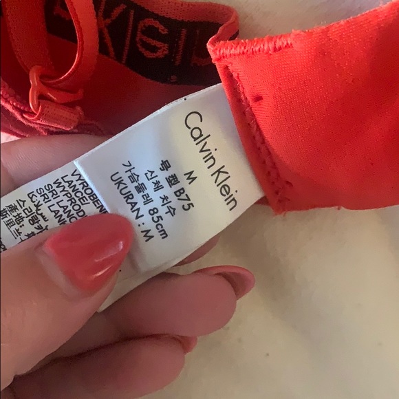 RED CALVIN KLEIN BRALETTE - Picture 5 of 6